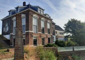 Het Waardhuis aan de Molenstraat in Kinderdijk